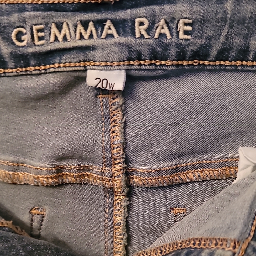 Gray Denim Capris - Picture 2 of 5